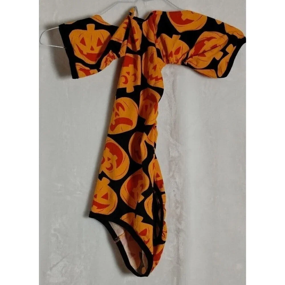Dog Black‎ With Orange pumpkins Stretchy Tshirt size Med